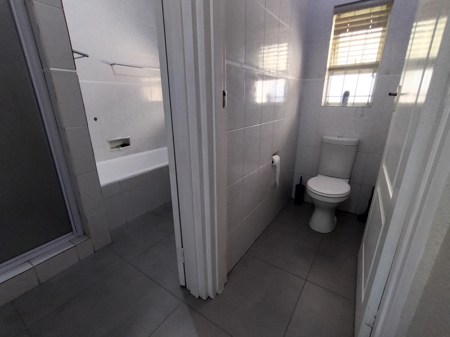 To Let 4 Bedroom Property for Rent in Brandwag Western Cape